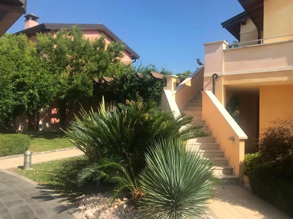 Luxury Apartments The Poet In Residence With Pool Manerba del Garda